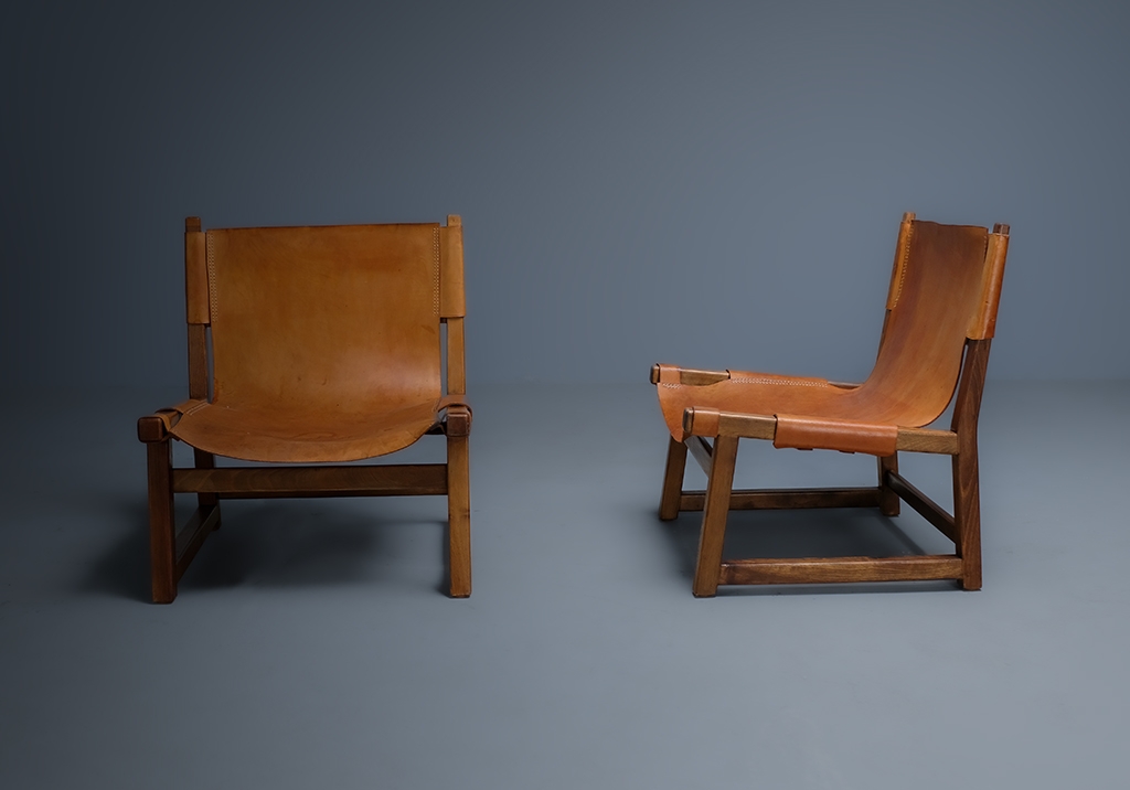 Riaza Chairs: chair facing to the front next to a second chair facing left