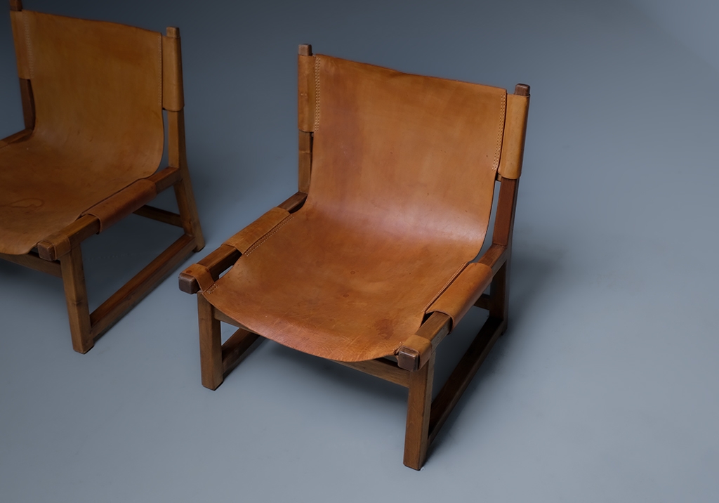 Riaza Chairs: detail of one of the chairs facing to the front