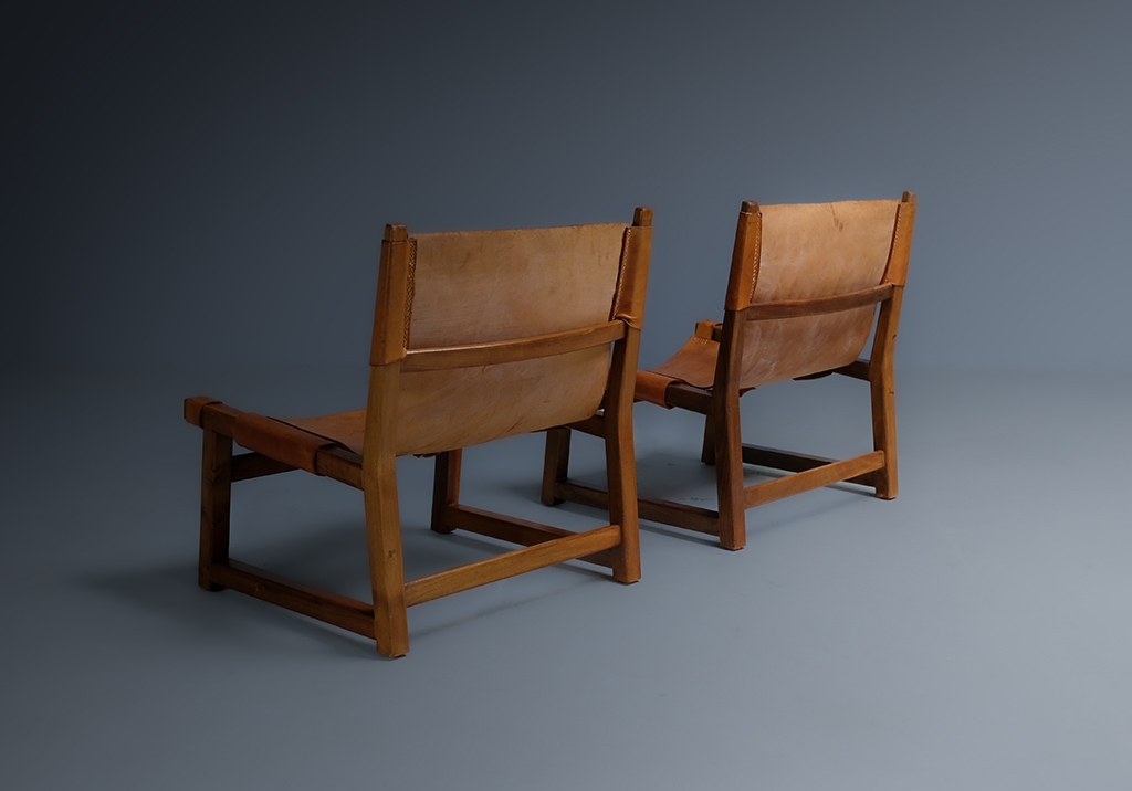 Fauteuils Riaza: vue d'ensemble des chaises disposées en diagonale, toutes deux tournées vers l'arrière