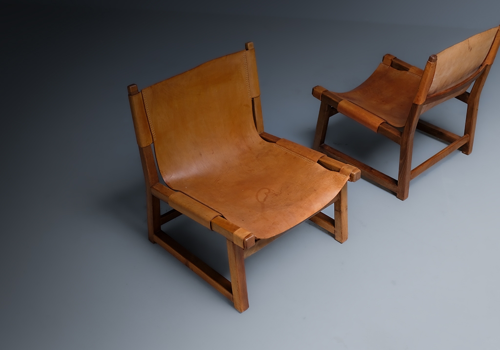 Fauteuils Riaza: vue d'ensemble des chaises dans une rangée, les deux faisant face à des directions opposées