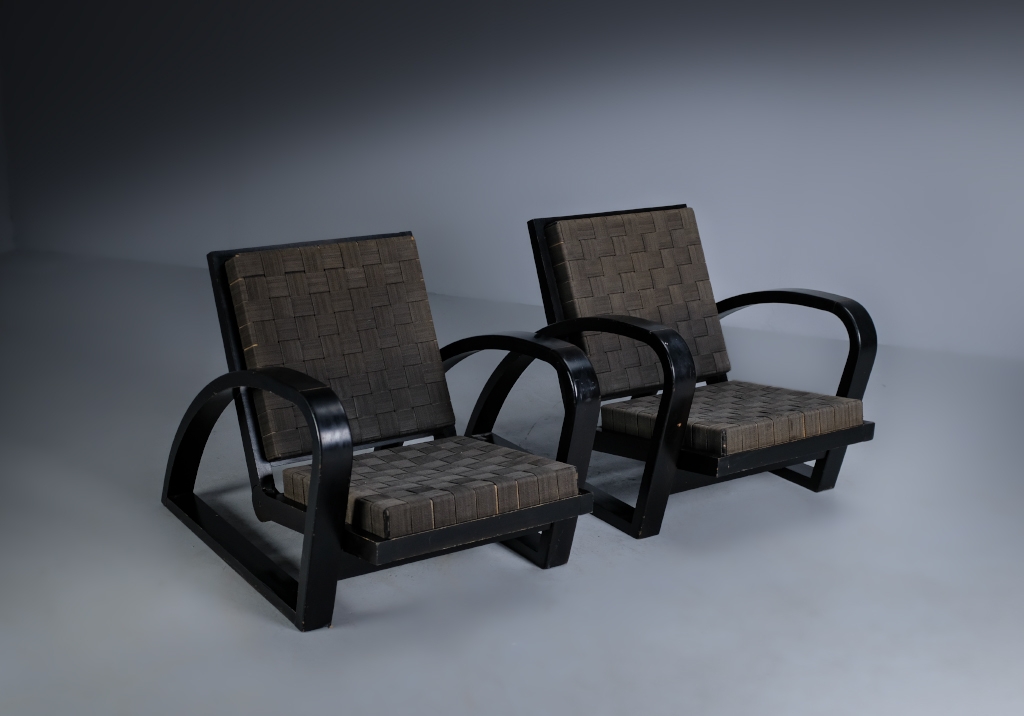 Fauteuils Trois Positions: vue d'ensemble des deux chaises l'une à côté de l'autre
