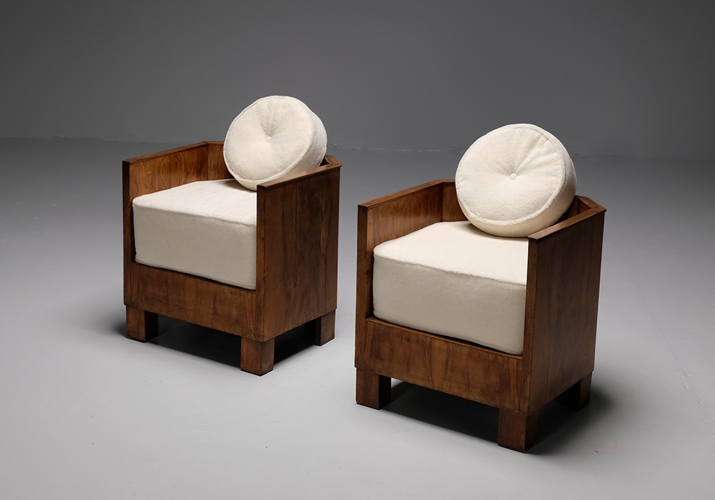 Art Deco Cubic chairs: Diagonal view of the entire front of the chair