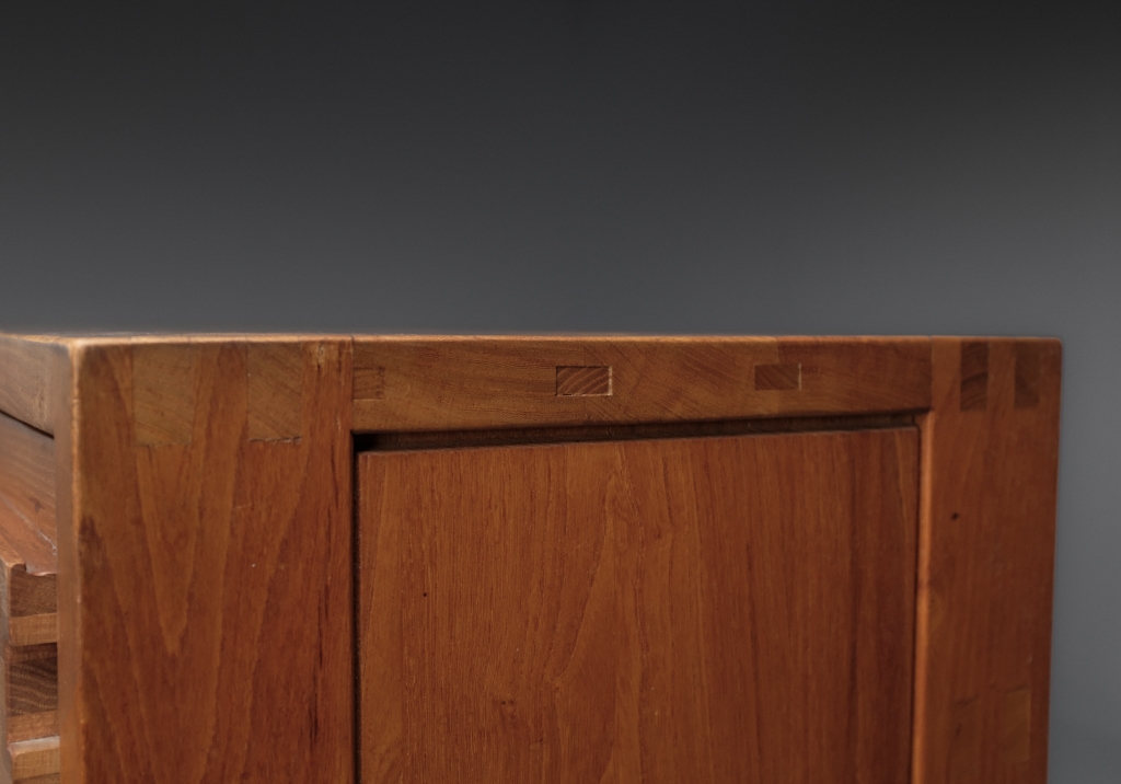 Buffet R07 par Pierre Chapo : vu lateral, details du bois