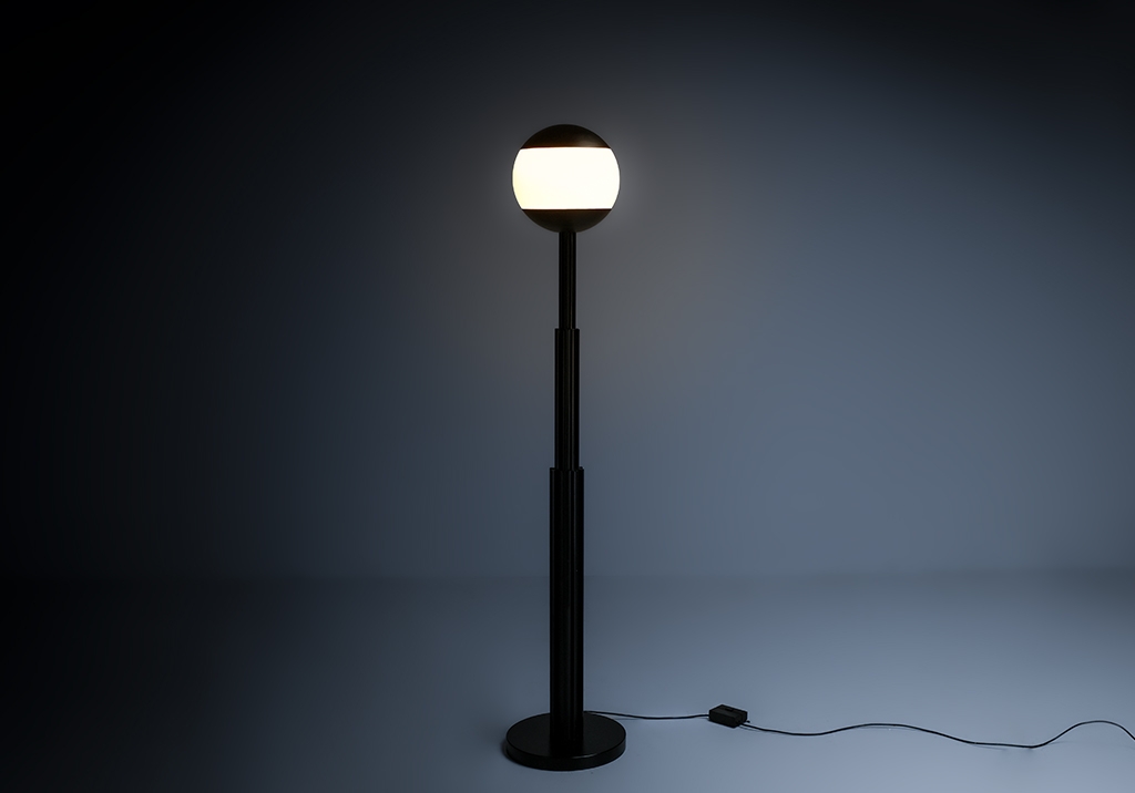 Lampadaire Prometeo: vue générale de la lampe allumée