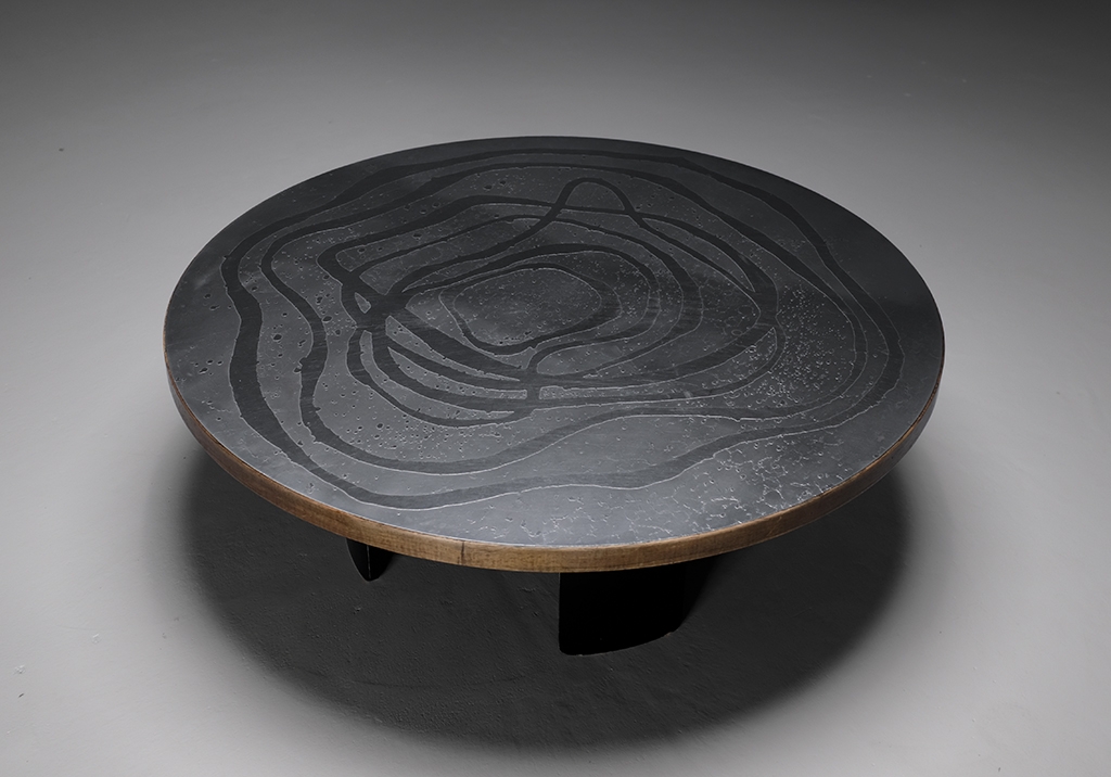 Round Coffee Table in Engraved Steel and Wood: View of the steel table top