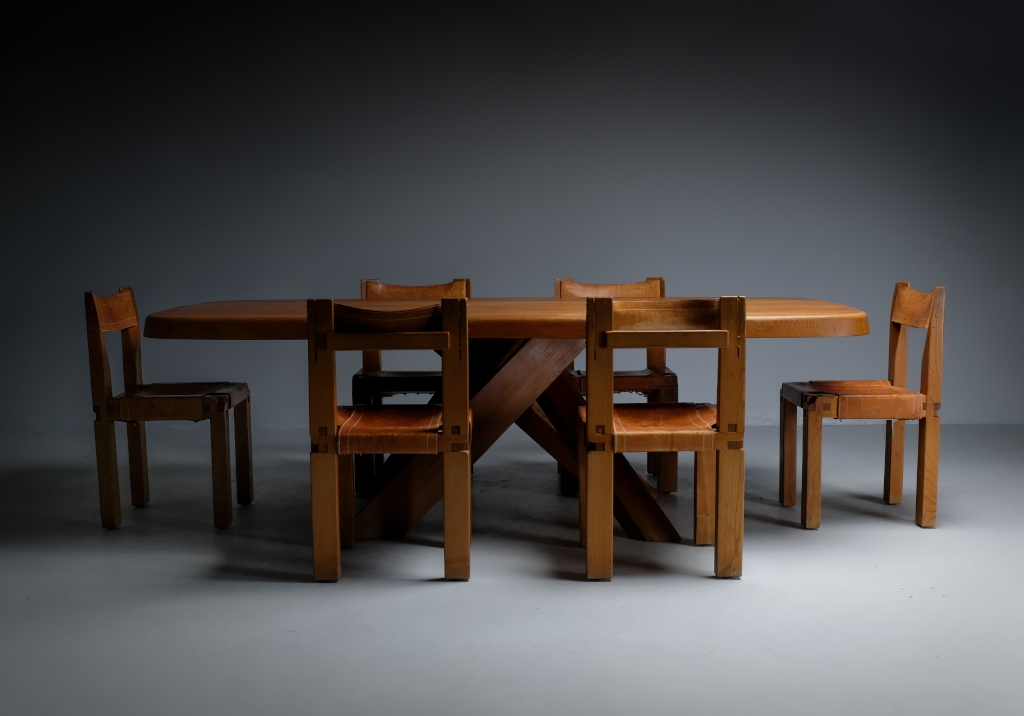 Dining room set consisting of a T35D table and six S11 chairs by Pierre Chapo in solid French elm, in a low-light atmosphere