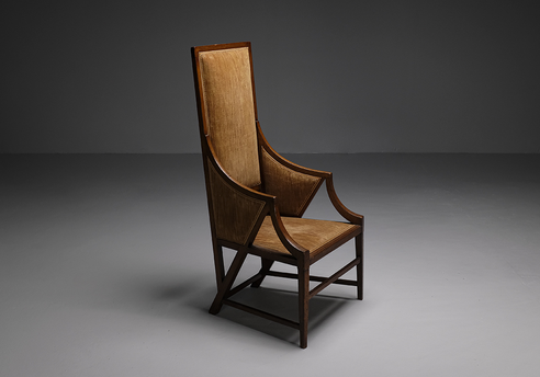 Walnut armchair by Giacomo Cometti: Overview of the armchair placed obliquely