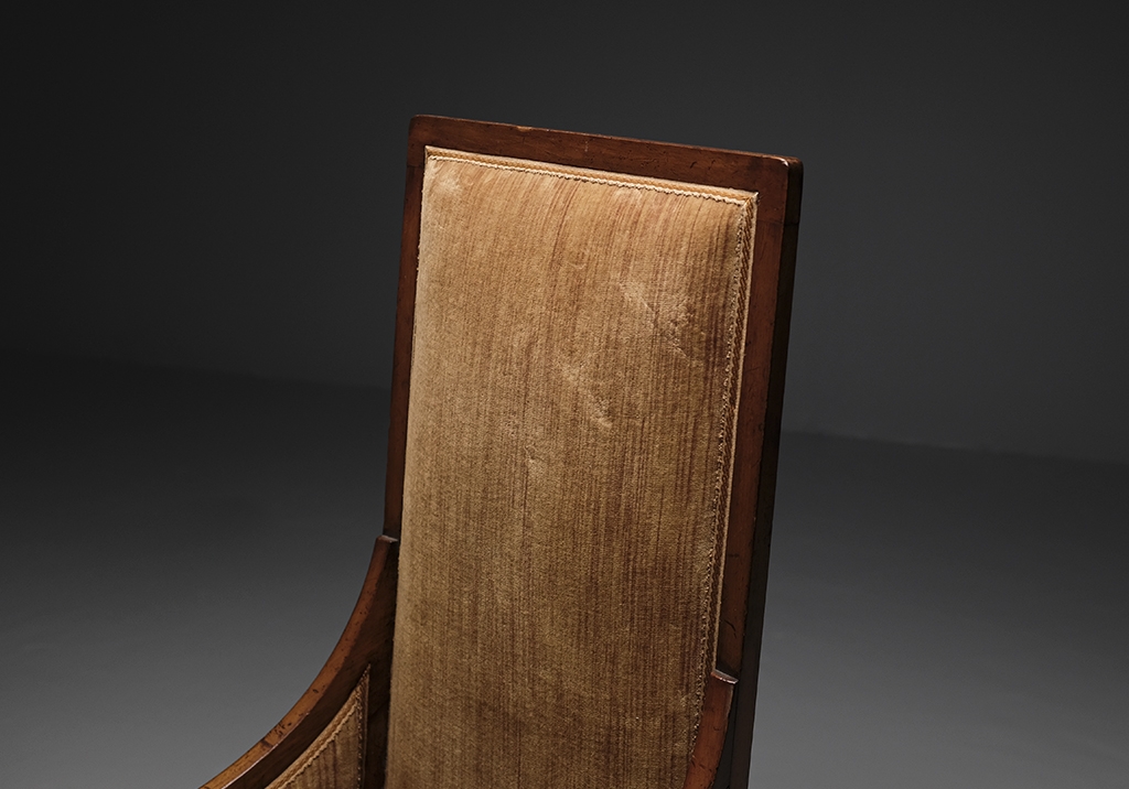 Walnut armchair by Giacomo Cometti: Close-up view, detail on the front backrest of the armchair