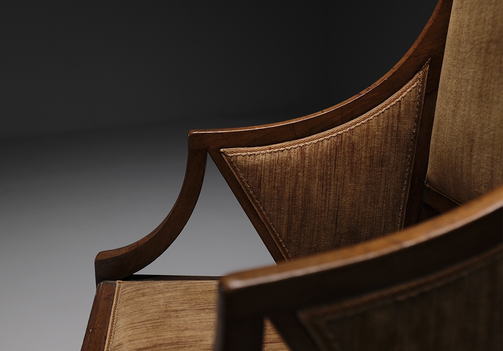 Walnut armchair by Giacomo Cometti: Close-up view, detail on the armrests