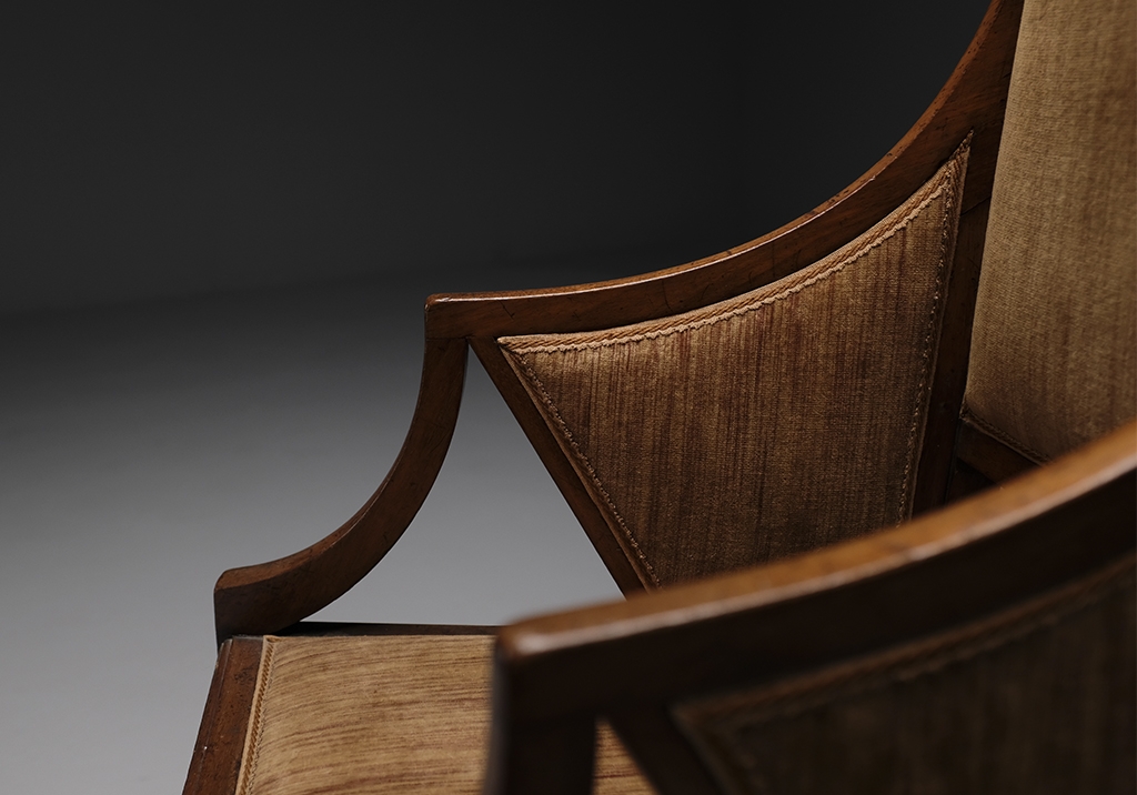 Fauteuil par Giacomo Cometti : Vue rapprochée, détail sur les accoudoirs