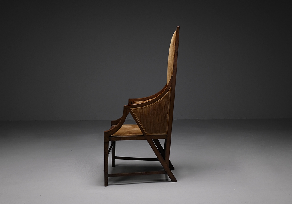 Fauteuil par Giacomo Cometti : Vue d’ensemble du fauteuil placé sur son profil gauche