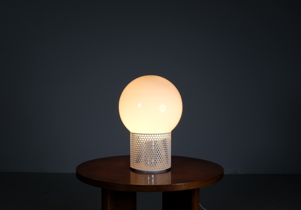 Lamp by Michel Boyer: overview of the lamp with the light on
