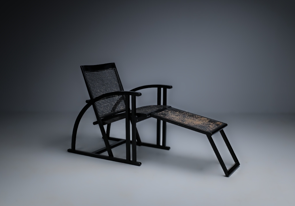 Chaise Longue: aperçu parallèle de la chaise à côté de sa structure de support de jambe