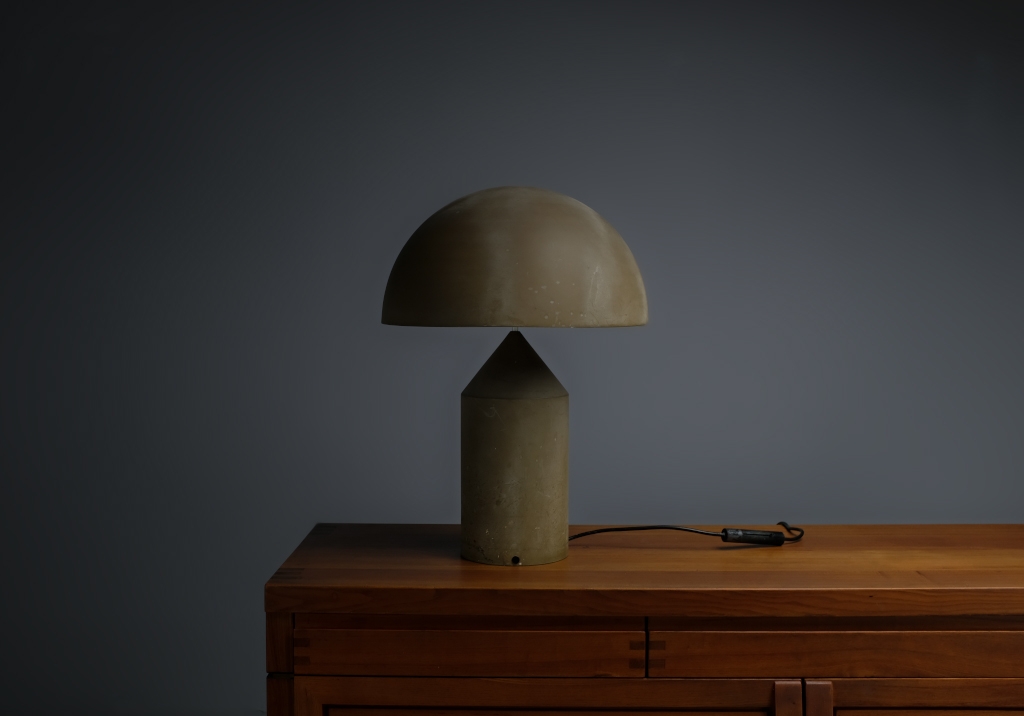 Lampe Atollo: aperçu parallèle de la lampe dans son contexte