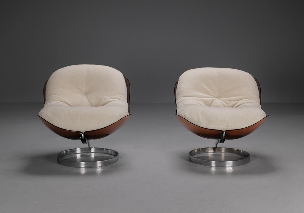 Vue de deux fauteuils Tabacoff de face