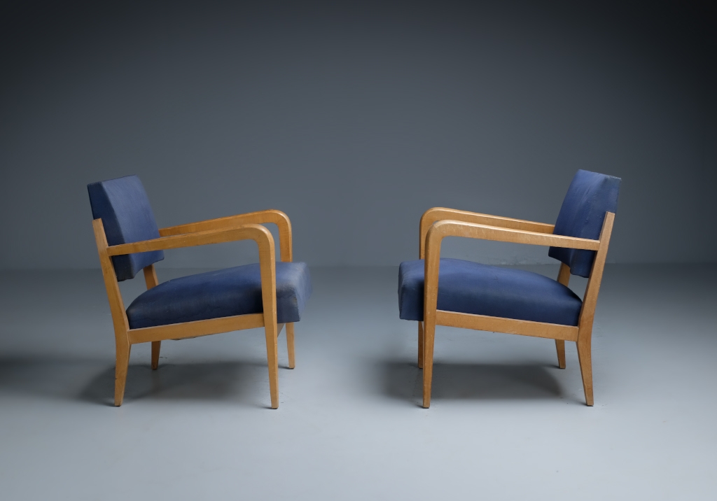 Armchairs by Henry Jacques Le Même: parallel view of the chairs in front of each other
