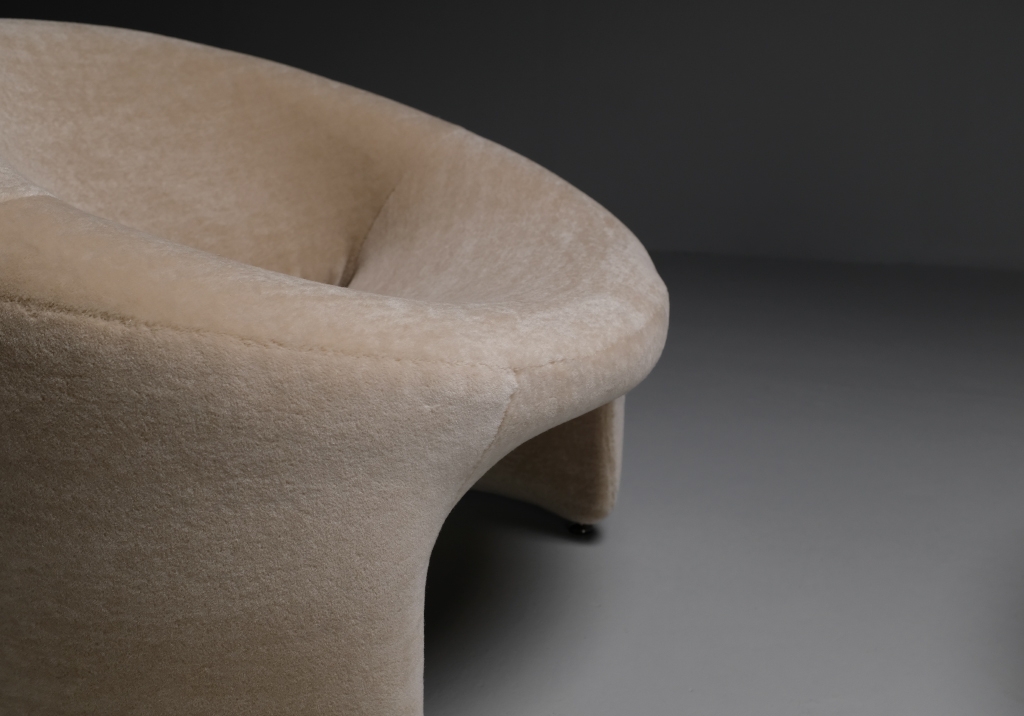 One Montréal chair by Olivier Mourgue : Details of the seat and rich quality of Pierre Frey mohair velvet