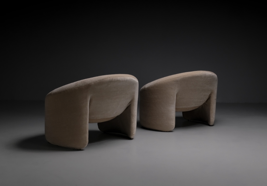 Vue de dos des fauteuils Montréal de Olivier Mourgue
