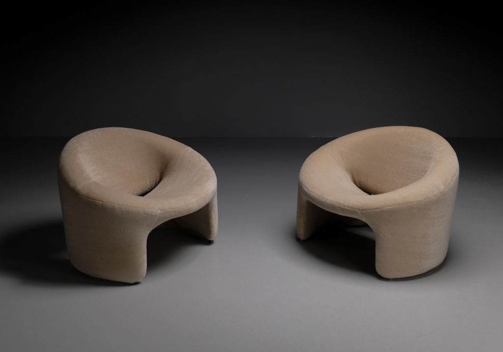 Vue plongeante sur les deux fauteuils Montréal de Olivier Mourgue