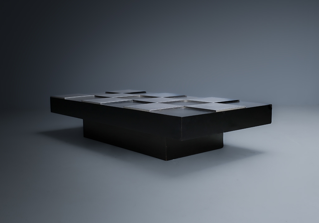 1970 Coffee Table in the Style of Willy Rizzo: parallel diagonal view showing the length of the table
