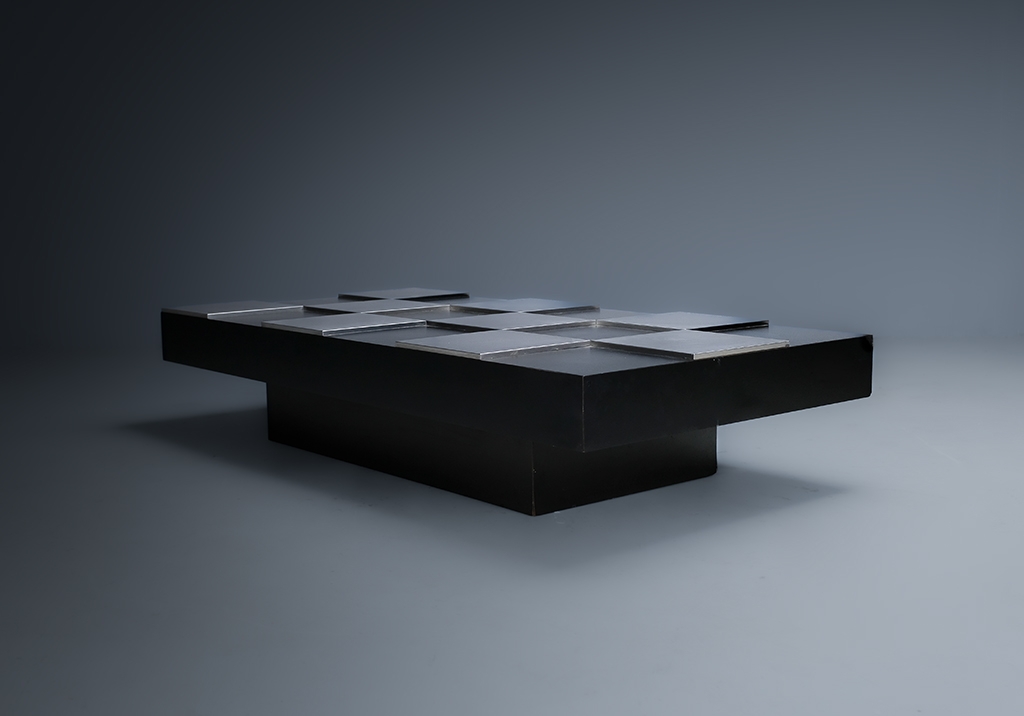 1970 Coffee Table in the Style of Willy Rizzo: parallel diagonal view showing the length of the table