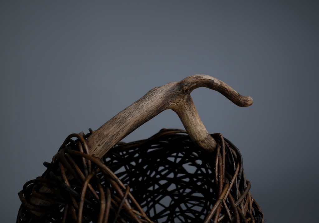 Wicker and Sauvage Oak Basket: detail of the handle