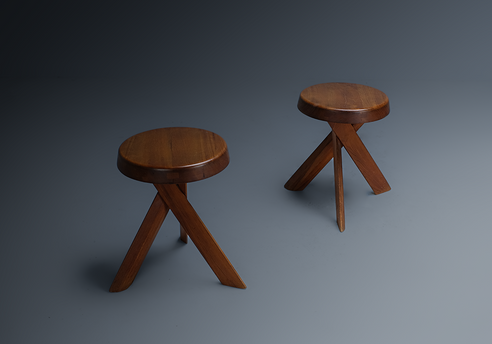 Pair of S31 Stools: upper overview of the two stools next to each other