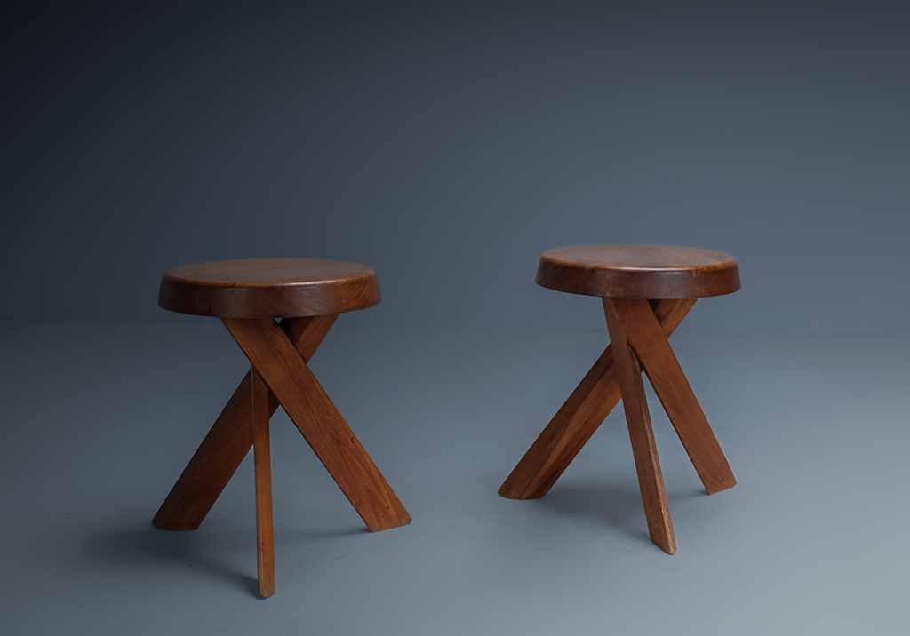 Pair of S31 Stools: horizontal overview of the two stools next to each other