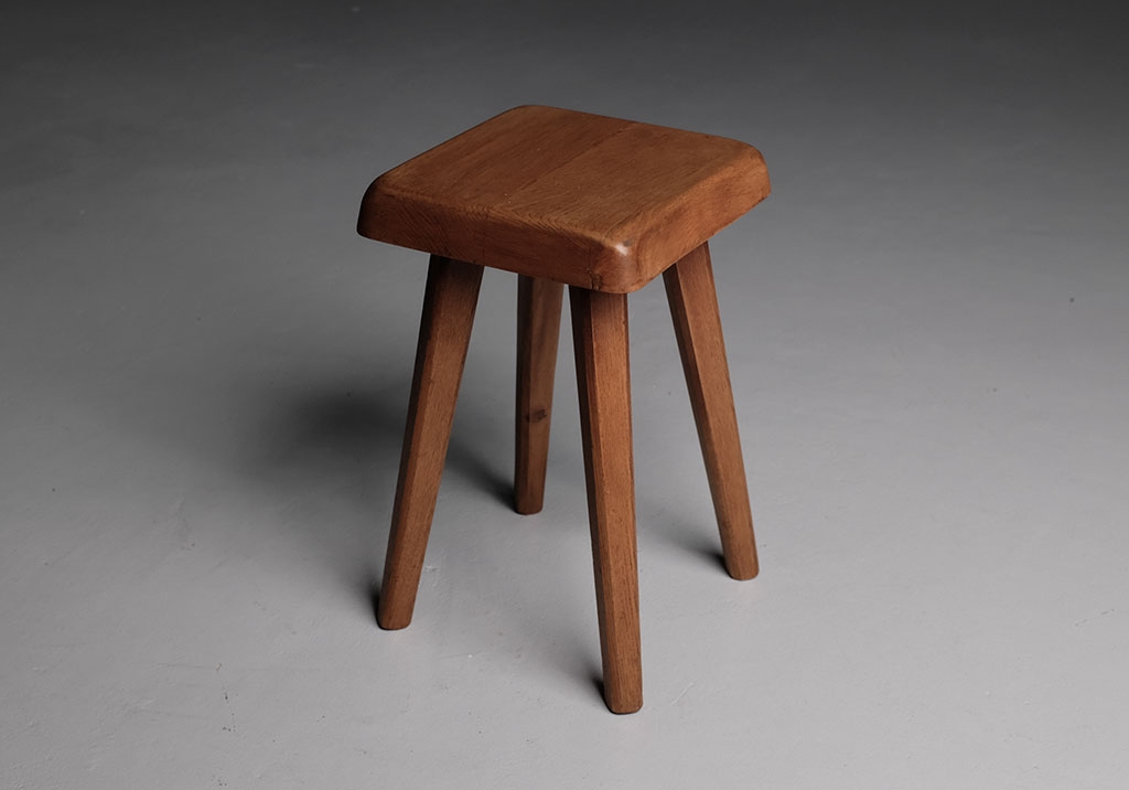 S01 stool by Pierre Chapo: Oblique view of the stool