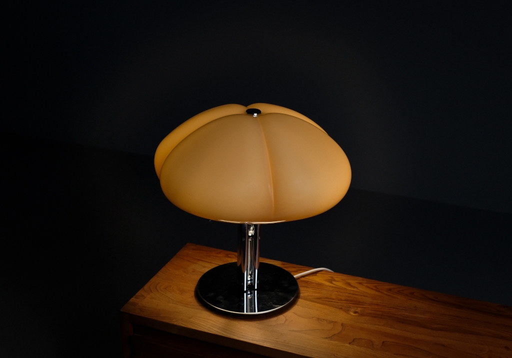 Quadrifoglio Lamp Edited by Guzzini: top view of the lit lamp,