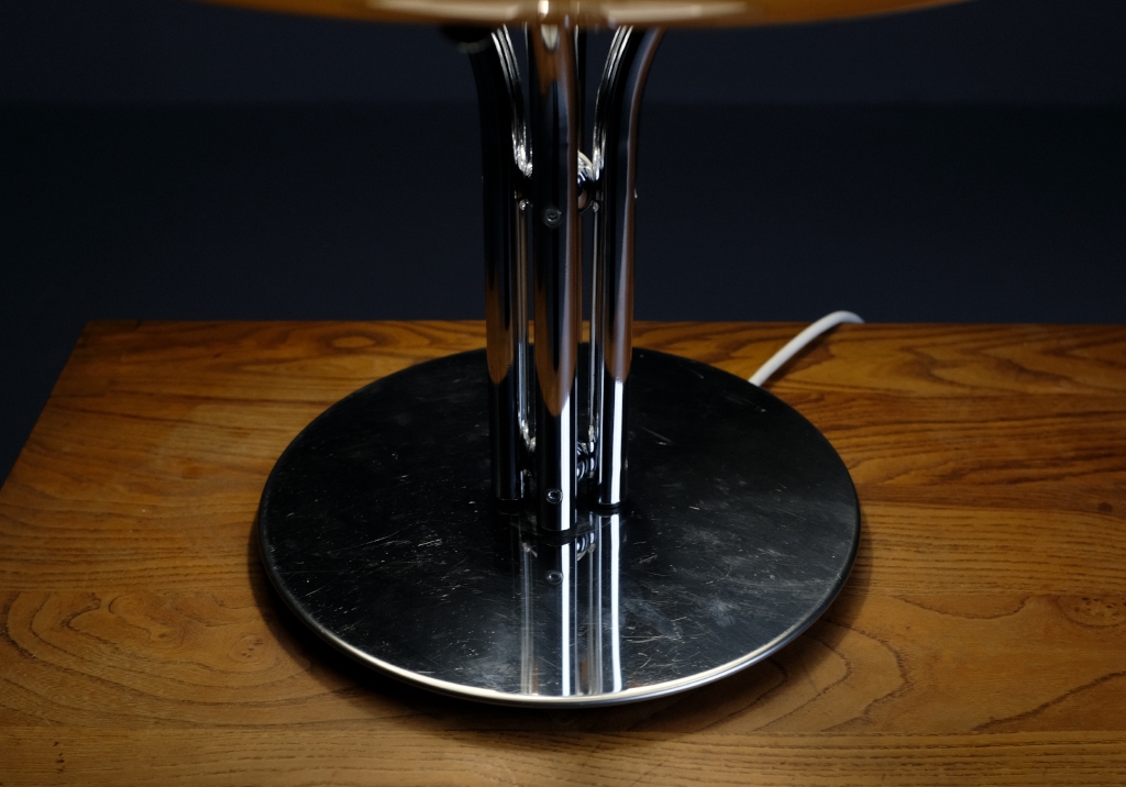 Quadrifoglio Lamp Edited by Guzzini: detail of the chromed base