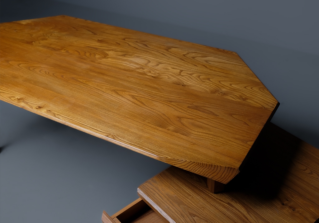 B40 Desk: overview of the surface above of the chest drawer