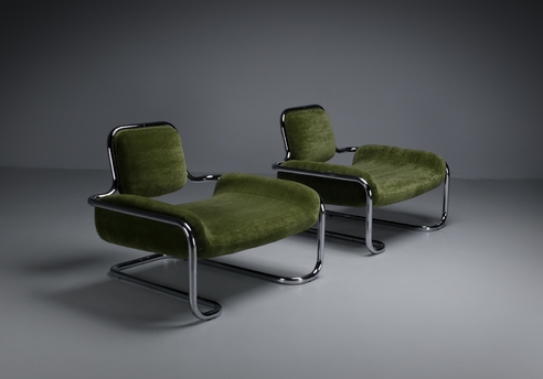 Lemon Sole Lounge Chairs by Kwok Hoï Chan: View of the armchairs from the front, slightly inclined to the interior