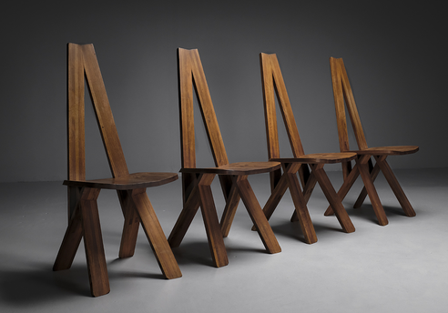 Vue d’ensemble des chaises S45 par Pierre Chapo, toutes de face , en très bon état