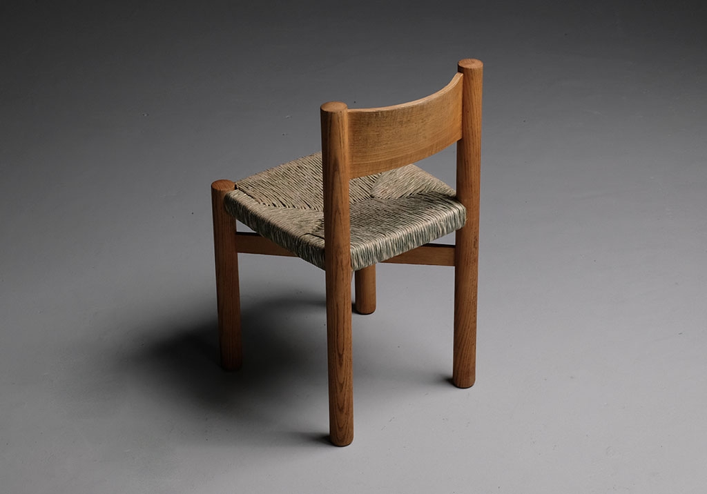 Chaise Méribel de Charlotte Perriand : Vue d’ensemble de dos de la chaise