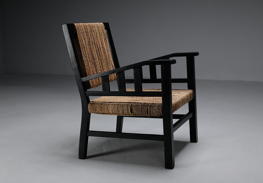 Armchair Wood and Rope: View of the right side