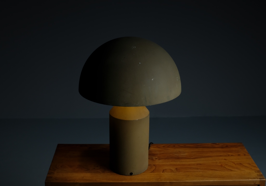 Atollo table lamp: lamp seen from above, detail on the lampshade