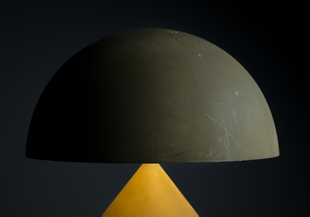 Lampe de table Atollo : lampe vue de face, détail sur l'abat-jour
