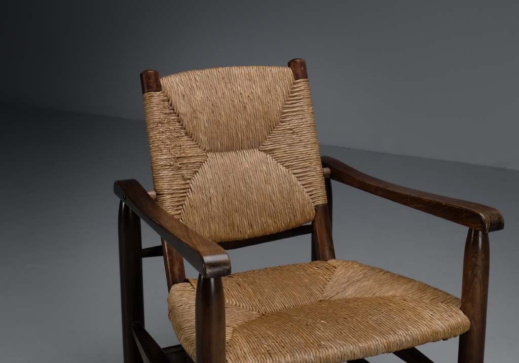 Charlotte Perriand armchair: View from the right angle, details on the backing and the condition of the straw