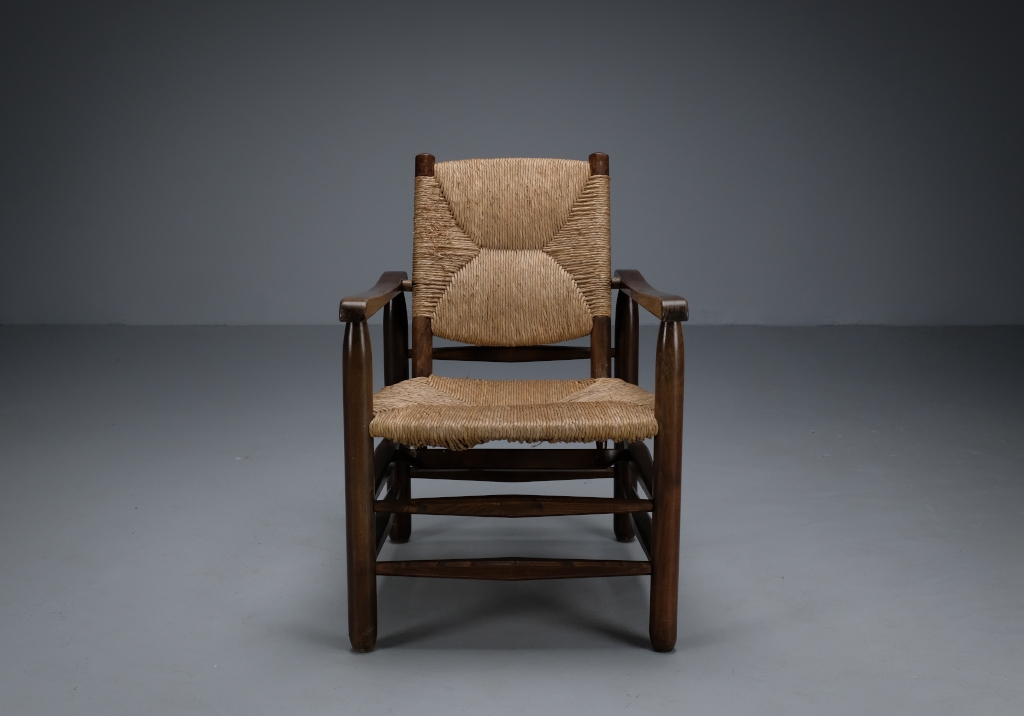 Charlotte Perriand armchair: Front view of the chair