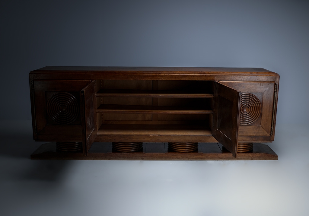 Art Deco Sideboard: frontal overview of the sideboard with its center section opened