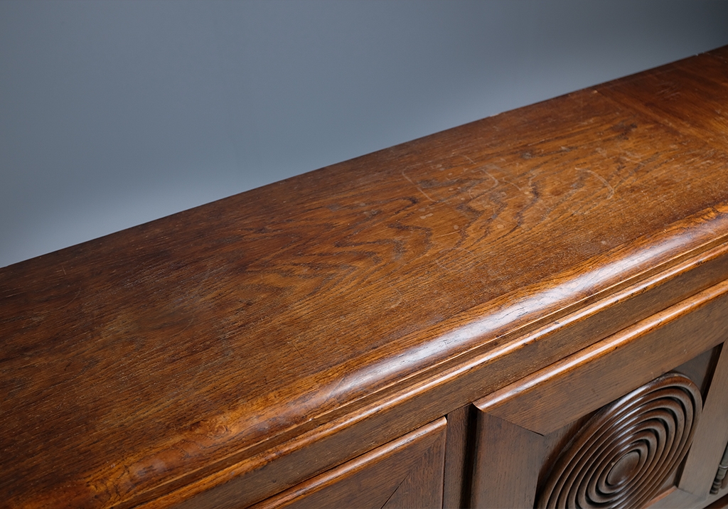 Art Deco Sideboard: diagonal closeup of the beveled surface