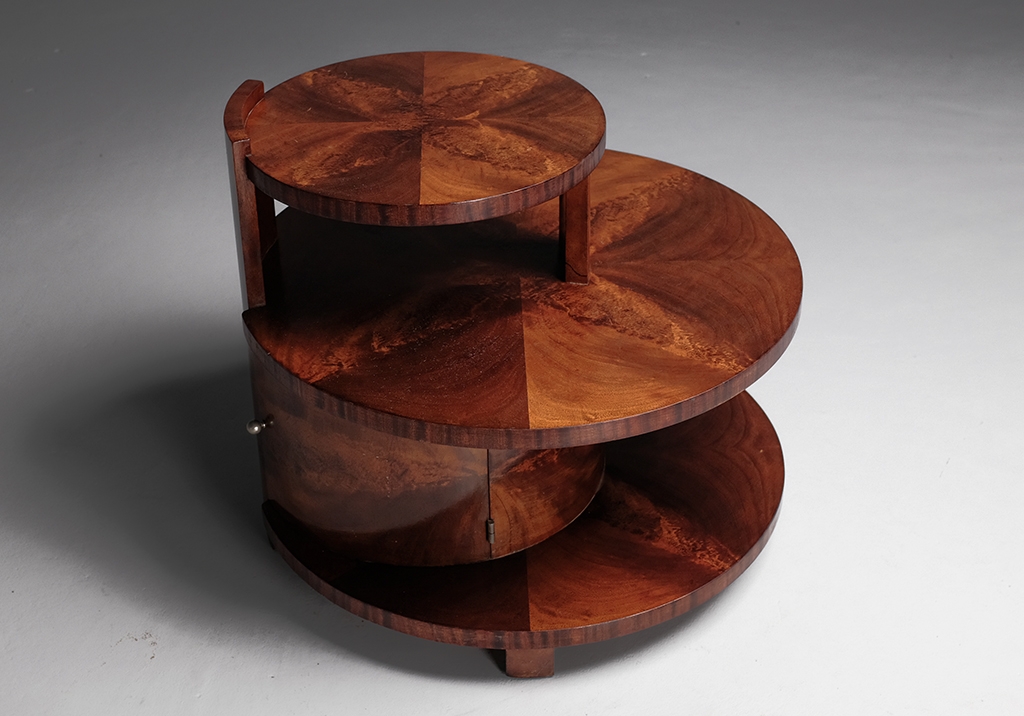 Art Deco Side Table: View from above, detail on the wood