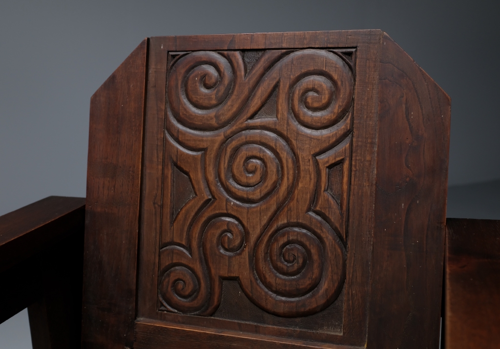 Armchairs by Jospeh Savina: detail of the sculpture that adorns the backrest