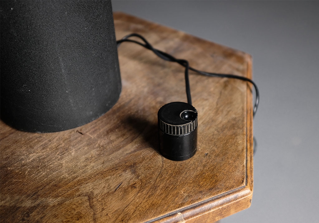 Lamp by Roberto Pamio: Detail on the light intensity regulator