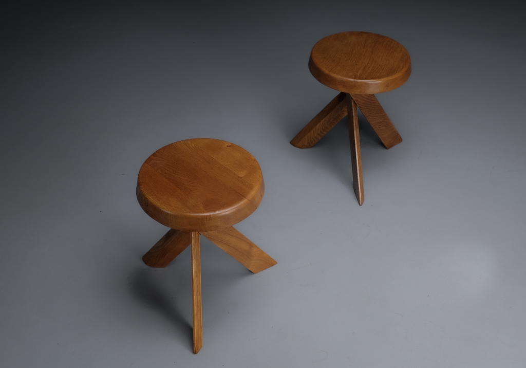 Set of 2 stools S31 by Pierre Chapo : top view of the seats