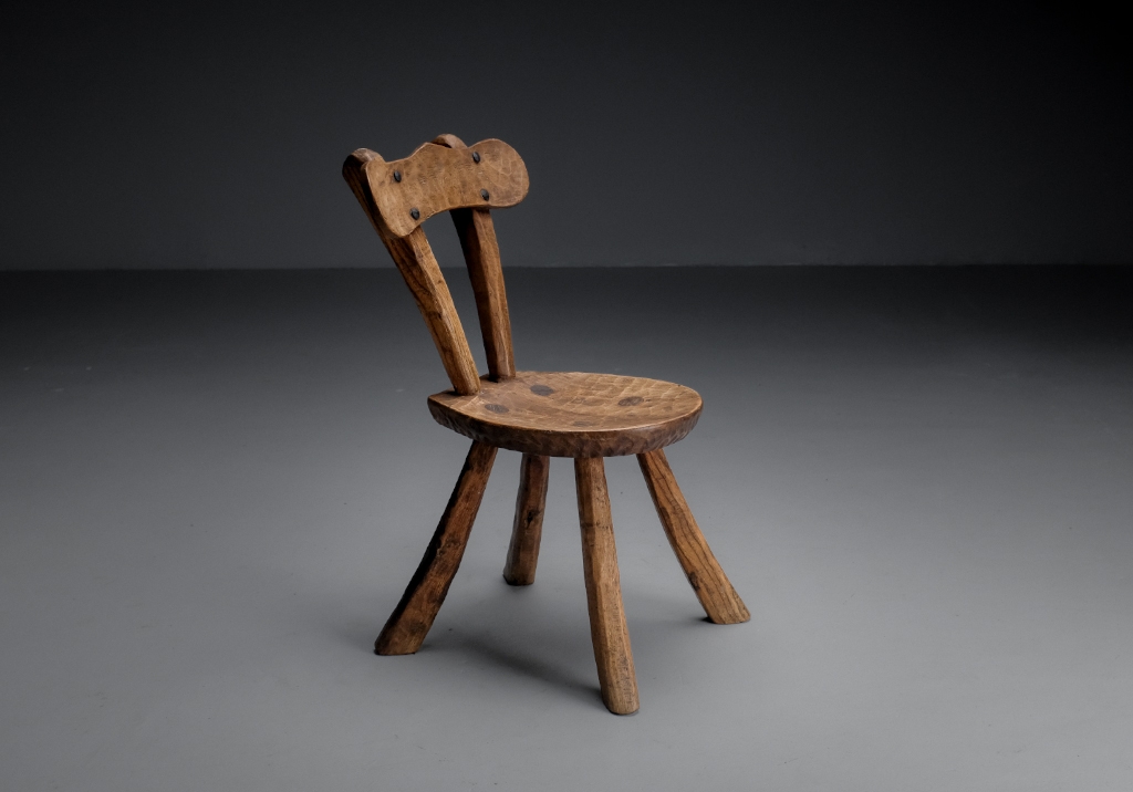 Stool or Small Mountain Chair : the light falls gently on the details of the seat
