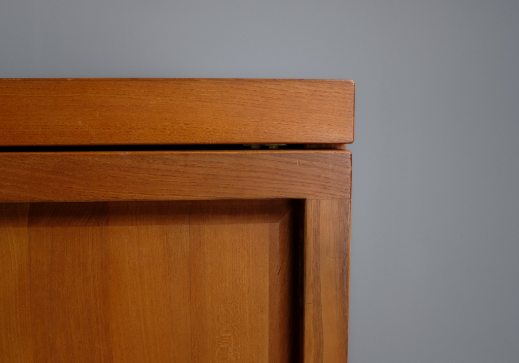 R16 Sideboard by Pierre Chapo: detailed view of the depth of each of the front drawer doors