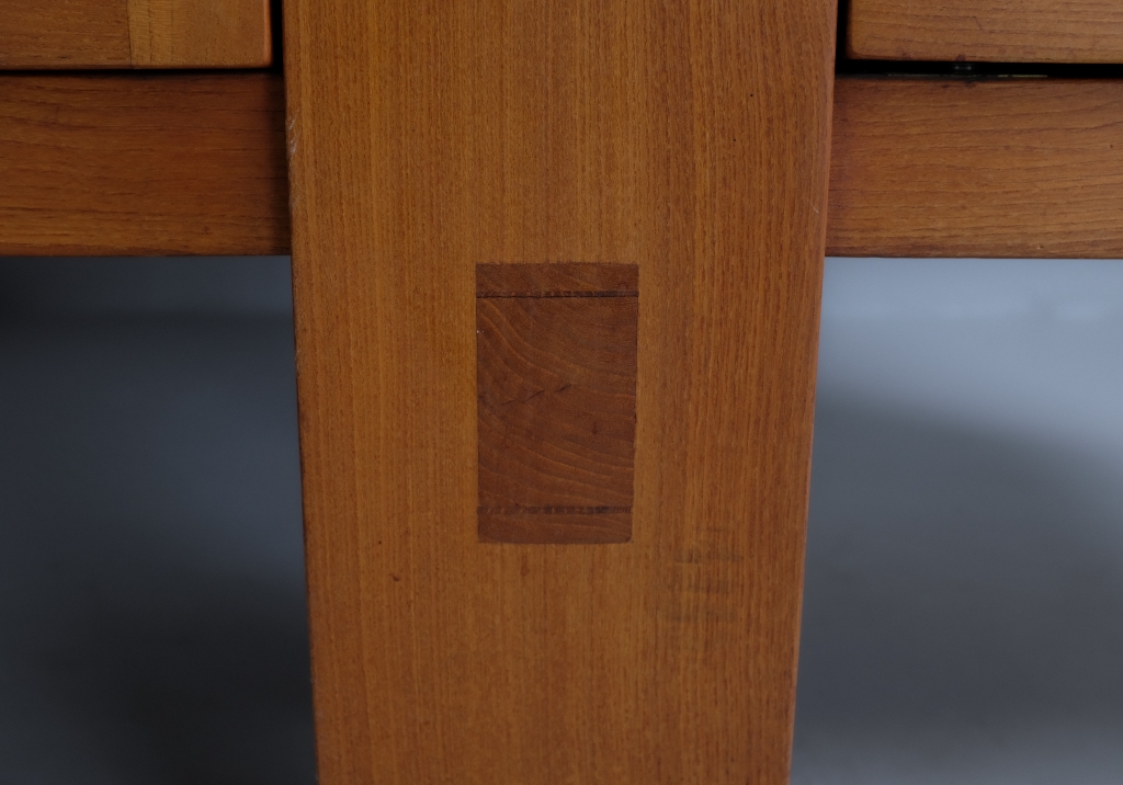 R16 Sideboard by Pierre Chapo: Details of the assembly of the wood in one of the feet