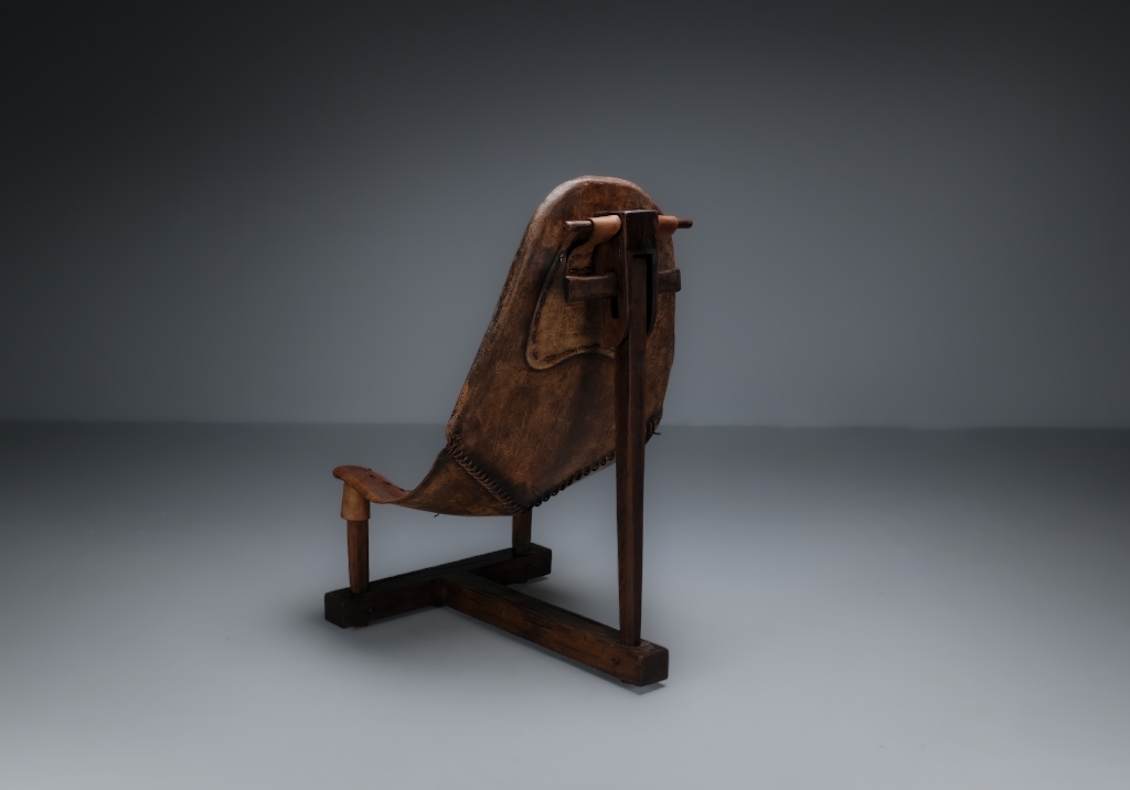 Brazilian Chair Brutalist Style: the chair seen from behind